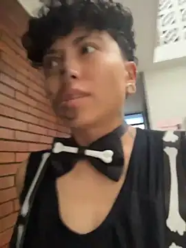 צ'אט XXX בשידור חי של ian_mathias_