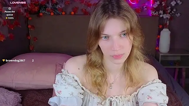 Emily_Cartex Adlı Modelin Canlı XXX Sohbeti