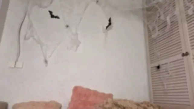 queenneee Adlı Modelin Canlı XXX Sohbeti