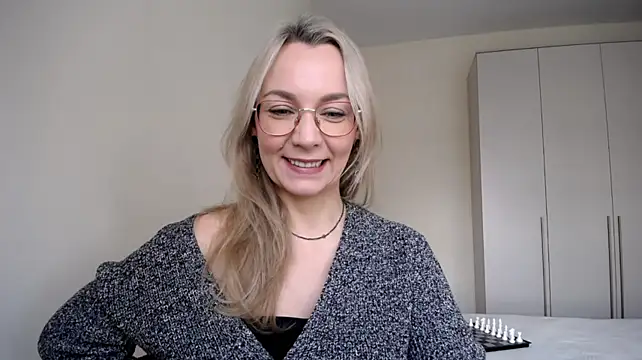 Chat +18 de Ava_Elior ao vivo