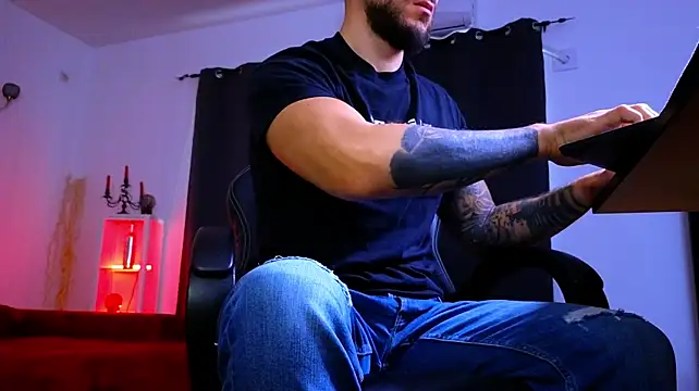 MightyAaron66's Live XXX Chat