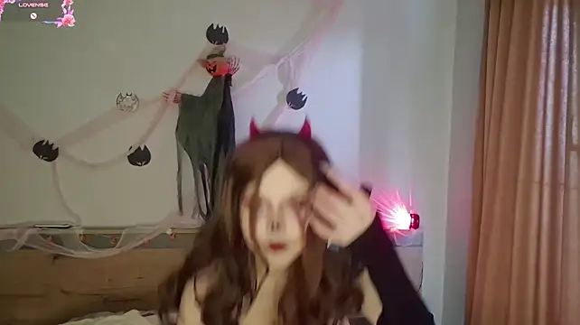 LynetHakesのライブXXXチャット