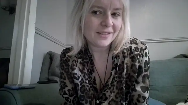 MrsMercedes26 XXX чат на живо
