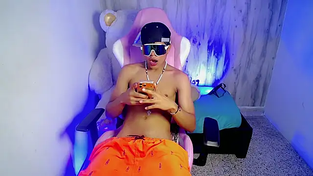 Manuxx2's Live XXX Chat