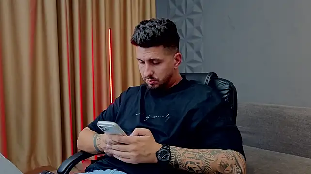 LoganStroud XXX чат на живо