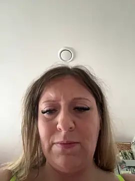 Chat +18 de Poppyshaw_ ao vivo