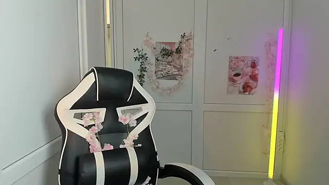 Živý XXX chat SoftBloomMira