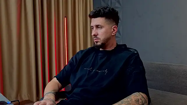 LoganStroud XXX чат на живо