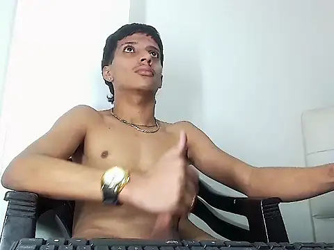 Chat +18 de brayan__hot__ ao vivo