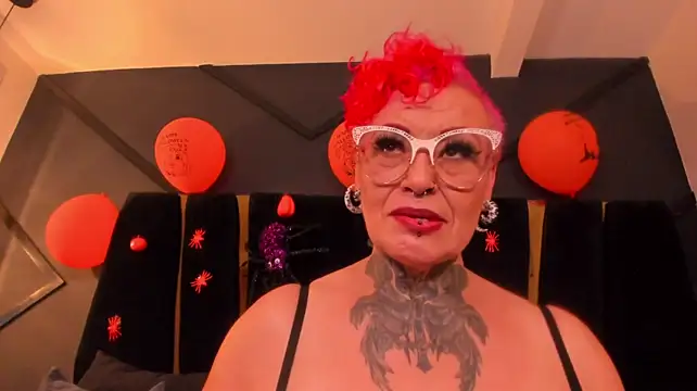mistress_sandy élő XXX-chatje