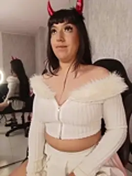 Chat +18 de Emily_Roussee ao vivo