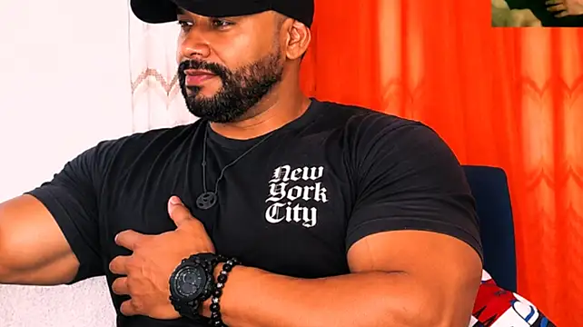 musclehetero Show in webcam