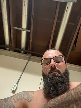 צ'אט XXX בשידור חי של alphareign85