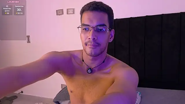 צ'אט XXX בשידור חי של Pikashu7u7