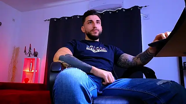 צ'אט XXX בשידור חי של MightyAaron66