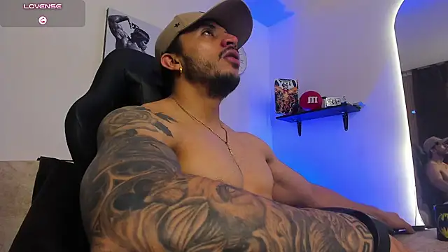 LiamReigns_ Adlı Modelin Canlı XXX Sohbeti