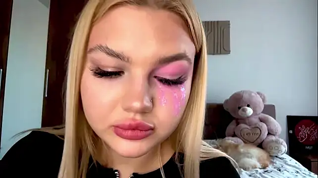 LorriHeppeard's Live XXX Chat