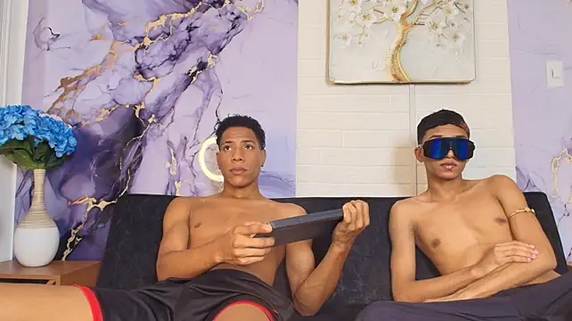 Chatroom XXX en direct de RED_ZONE_BOYS
