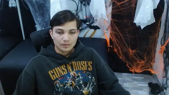 Онлайн чат XXX tommydans
