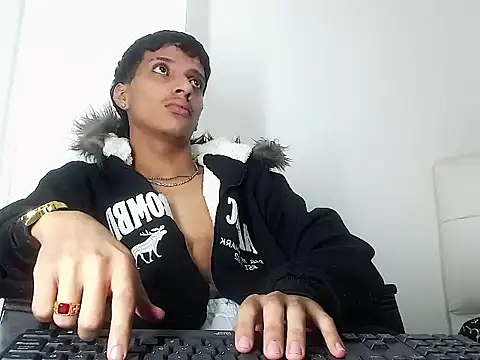 Chat +18 de brayan__hot__ ao vivo