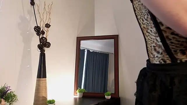 CarmelitaRamella Adlı Modelin Canlı XXX Sohbeti