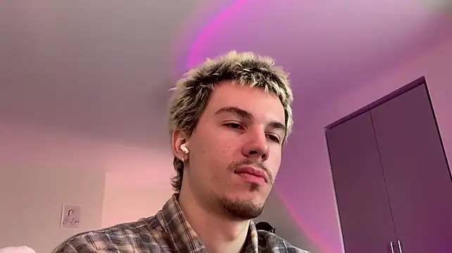 Jeremy1Scott Live XXX-Chat
