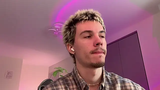 Jeremy1Scott Chat XXX in diretta
