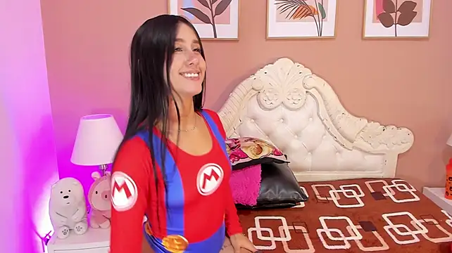 AlanaJones1 Adlı Modelin Canlı XXX Sohbeti