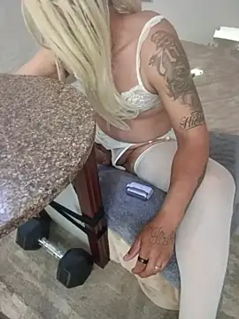 hiddenpleasuresss Chat XXX in diretta