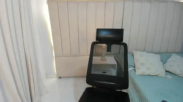 JustPhantom live XXX chat