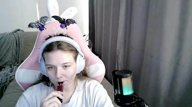 HelenMo0n Chat XXX in diretta