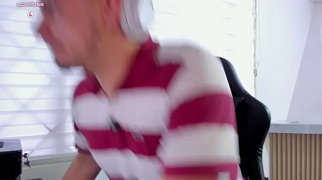צ'אט XXX בשידור חי של Rick_Adams