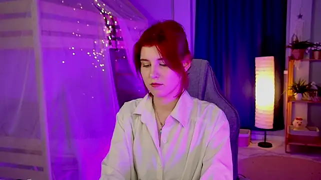 JulliaMoore Chat XXX live