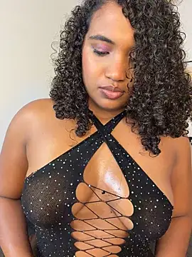 Chatroom XXX en direct de MilaTeenX