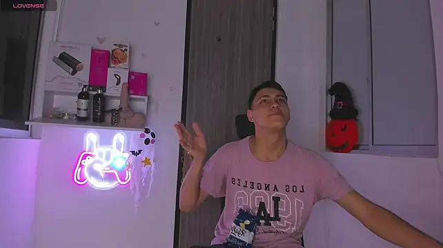 ethanxx18 Live XXX-Chat