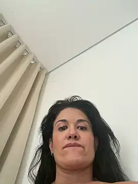 Chat +18 de priscilamt ao vivo