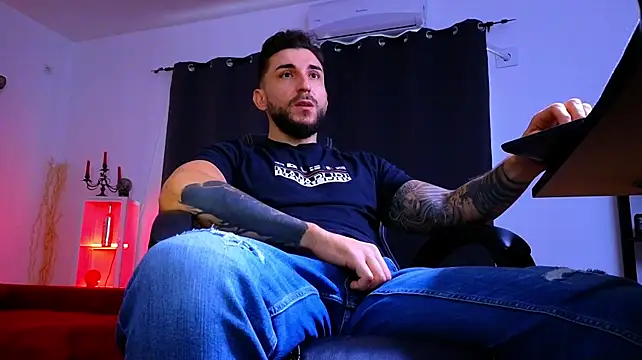 MightyAaron66 Live XXX-chat