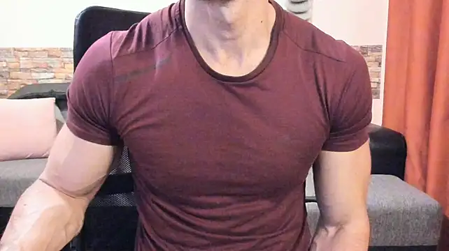 แชท XXX สดของ HotHunkTrainer