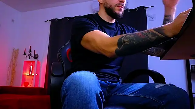 MightyAaron66 live XXX chat