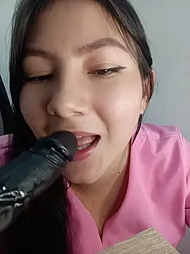 mia_nala élő XXX-chatje
