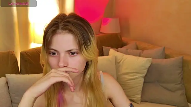 LisaRainbow live XXX chat