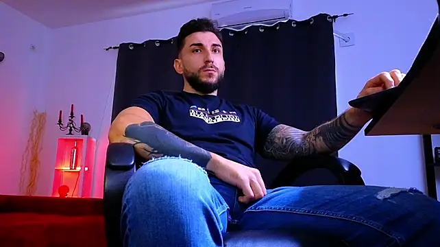 MightyAaron66 Adlı Modelin Canlı XXX Sohbeti