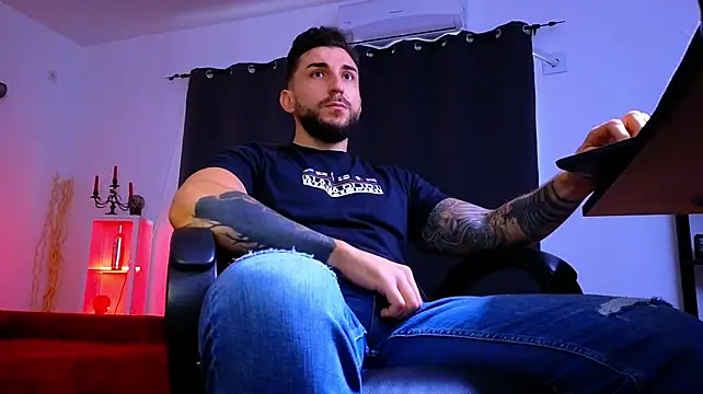 MightyAaron66 লাইভ XXX চ্যাট