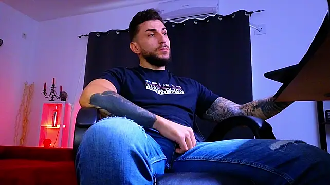 MightyAaron66 Adlı Modelin Canlı XXX Sohbeti