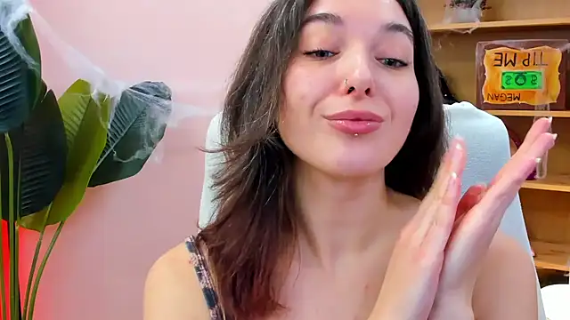 Chat +18 de Meagn_Extasy ao vivo