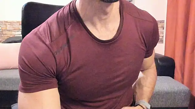 HotHunkTrainer's Live XXX Chat