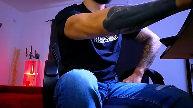 MightyAaron66 XXX чат на живо