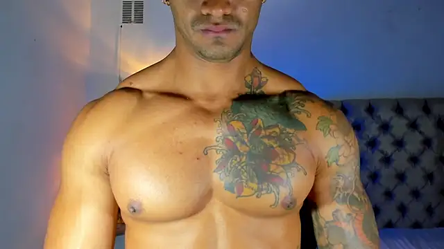 antonio__444 Adlı Modelin Canlı XXX Sohbeti