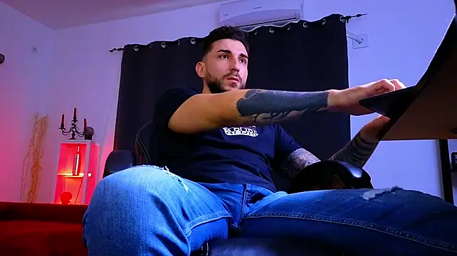 MightyAaron66 Live XXX-chat