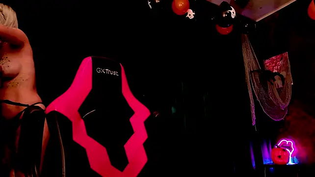XXX chat uživo modela Bellydevilmilky